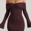 Rochie mini cu umeri decupați și volane din amestec de modal și cașmir Thais, culoare Espresso