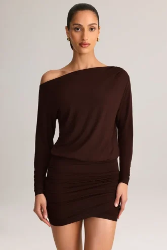 Rochie mini cu umeri decupați Mira Modal, culoare maro ciocolată Rochie mini cu umeri decupați Mira Modal, culoare maro ciocolată