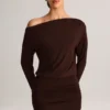 Rochie mini cu umeri decupați Mira Modal, culoare maro ciocolată