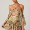 Rochie mini cu volane și umeri decupați Birdie, cu imprimeu floral multicolor Rochie mini cu volane și umeri decupați Birdie, cu imprimeu floral multicolor