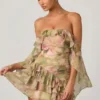 Rochie mini cu volane și umeri decupați Birdie, cu imprimeu floral multicolor Rochie mini cu volane și umeri decupați Birdie, cu imprimeu floral multicolor