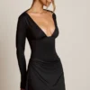 Rochie mini Darana cu spate decupat și croi în A, de culoare neagră Rochie mini Darana cu spate decupat și croi în A, de culoare neagră