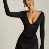Rochie mini Darana cu spate decupat și croi în A, de culoare neagră Rochie mini Darana cu spate decupat și croi în A, de culoare neagră