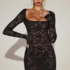 Rochie mini Darla din dantelă transparentă cu margini festonate și mâneci lungi, în culoarea neagră Rochie mini Darla din dantelă transparentă cu margini festonate și mâneci lungi, în culoarea neagră