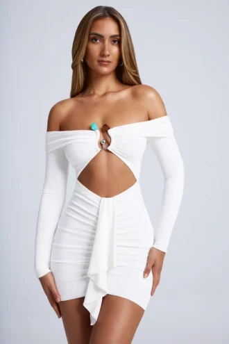 Rochie mini decupată cu umeri goi și detalii metalice Saffron, albă