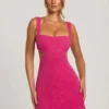 Rochie mini decupată Emilion cu ornamente, în culoarea fucsia Rochie mini decupată Emilion cu ornamente, în culoarea fucsia