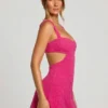 Rochie mini decupată Emilion cu ornamente, în culoarea fucsia Rochie mini decupată Emilion cu ornamente, în culoarea fucsia