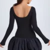 Rochie mini Delphi din modal, cu decolteu rotund, talie coborâtă și tiv bufant, în culoarea neagră