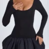 Rochie mini Delphi din modal, cu decolteu rotund, talie coborâtă și tiv bufant, în culoarea neagră