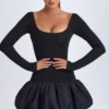 Rochie mini Delphi din modal, cu decolteu rotund, talie coborâtă și tiv bufant, în culoarea neagră