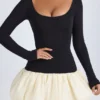 Rochie mini Delphi din modal, cu decolteu rotund, talie coborâtă și tiv bufant, în culoarea vanilie