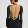Rochie mini Demelza cu mâneci lungi și decolteu în formă de inimă, în culoarea neagră