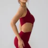 Rochie mini din jersey elastic cu decupaje și volane Shyla, culoare rubiniu Rochie mini din jersey elastic cu decupaje și volane Shyla, culoare rubiniu