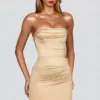 Rochie mini din satin cu decupaje festonate și volane Yesenia, culoare șampanie Rochie mini din satin cu decupaje festonate și volane Yesenia, culoare șampanie