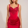 Rochie mini din satin Ellis cu decolteu în formă de inimă și croi în A, în roșu trandafiriu Rochie mini din satin Ellis cu decolteu în formă de inimă și croi în A, în roșu trandafiriu