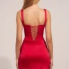 Rochie mini din satin Ellis cu decolteu în formă de inimă și croi în A, în roșu trandafiriu Rochie mini din satin Ellis cu decolteu în formă de inimă și croi în A, în roșu trandafiriu