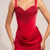 Rochie mini din satin Ellis cu decolteu în formă de inimă și croi în A, în roșu trandafiriu Rochie mini din satin Ellis cu decolteu în formă de inimă și croi în A, în roșu trandafiriu