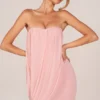 Rochie mini drapată cu bretele Alessandra, roz pudrat Rochie mini drapată cu bretele Alessandra, roz pudrat