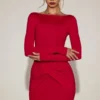 Rochie mini drapată cu guler barcă din jersey moale Briallen, în roșu intens Rochie mini drapată cu guler barcă din jersey moale Briallen, în roșu intens