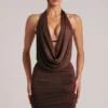 Rochie mini drapată cu guler Kael, culoare maro ciocolată Rochie mini drapată cu guler Kael, culoare maro ciocolată