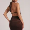 Rochie mini drapată cu guler Kael, culoare maro ciocolată Rochie mini drapată cu guler Kael, culoare maro ciocolată