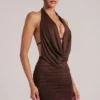 Rochie mini drapată cu guler Kael, culoare maro ciocolată Rochie mini drapată cu guler Kael, culoare maro ciocolată