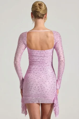 Rochie mini drapată cu guler în formă de glugă, cu ornamente, în roz bujor