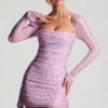 Rochie mini drapată cu guler în formă de glugă, cu ornamente, în roz bujor Rochie mini drapată cu guler în formă de glugă, cu ornamente, în roz bujor
