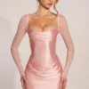 Rochie mini drapată cu mâneci lungi Clemmie, în roz pudrat Rochie mini drapată cu mâneci lungi Clemmie, în roz pudrat