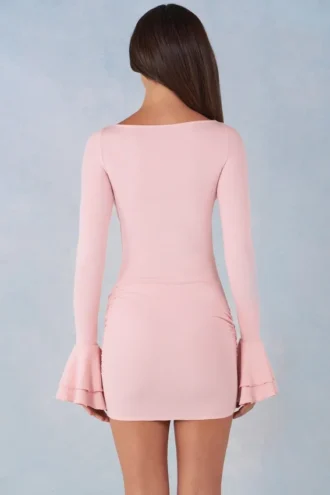 Rochie mini drapată cu mâneci lungi din modal cu nervuri Helena, în roz pudrat