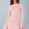 Rochie mini drapată cu mâneci lungi din modal cu nervuri Helena, în roz pudrat Rochie mini drapată cu mâneci lungi din modal cu nervuri Helena, în roz pudrat
