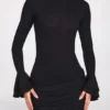 Rochie mini drapată cu mâneci lungi din modal cu nervuri Helena, negru Rochie mini drapată cu mâneci lungi din modal cu nervuri Helena, negru