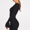 Rochie mini drapată cu mâneci lungi din modal cu nervuri Helena, negru Rochie mini drapată cu mâneci lungi din modal cu nervuri Helena, negru