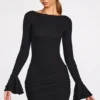 Rochie mini drapată cu mâneci lungi din modal cu nervuri Helena, negru Rochie mini drapată cu mâneci lungi din modal cu nervuri Helena, negru