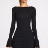 Rochie mini drapată cu mâneci lungi din modal cu nervuri Helena, negru Rochie mini drapată cu mâneci lungi din modal cu nervuri Helena, negru