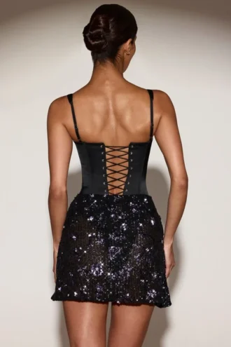 Rochie mini Eira din satin cu corset și fustă decorată, în negru și violet