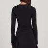 Rochie mini evazată din jersey moale Carielle, cu decolteu rotund, în negru Rochie mini evazată din jersey moale Carielle, cu decolteu rotund, în negru