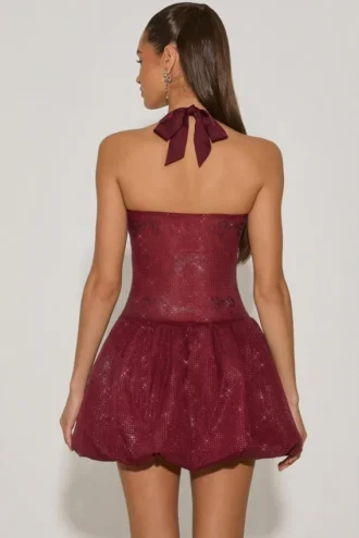 Rochie mini Felicity cu decolteu halter și tiv bufant, decorată, în culoarea roșu vin