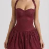 Rochie mini Felicity cu decolteu halter și tiv bufant, decorată, în culoarea roșu vin Rochie mini Felicity cu decolteu halter și tiv bufant, decorată, în culoarea roșu vin