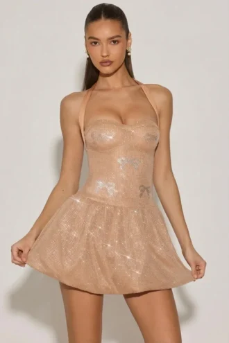 Rochie mini Felicity cu decolteu halter și tiv bufant, în culoarea Almond