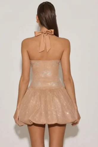 Rochie mini Felicity cu decolteu halter și tiv bufant, în culoarea Almond