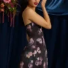 Rochie mini fără bretele, cu structură în formă de lalea, cu imprimeu floral negru Rochie mini fără bretele, cu structură în formă de lalea, cu imprimeu floral negru