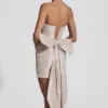 Rochie mini fără bretele Viviana din satin cu detaliu fundă, de culoare ivoriu Rochie mini fără bretele Viviana din satin cu detaliu fundă, de culoare ivoriu