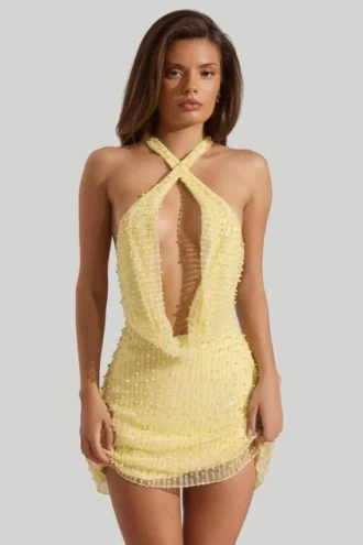 Rochie mini galbenă cu guler înalt și spate decupat, cu ornamente, de la Sylune