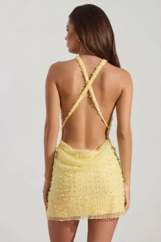Rochie mini galbenă cu guler înalt și spate decupat, cu ornamente, de la Sylune