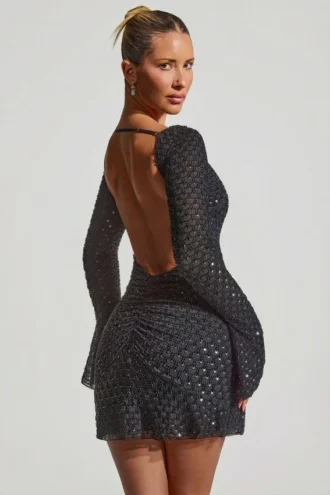 Rochie mini Grazina cu spate decupat și croi în A, cu ornamente, în negru