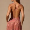 Rochie mini Isalyn cu decolteu adânc și guler tip cowl, cu imprimeu paisley