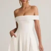 Rochie mini Jaida din modal, cu umerii goi și croi în A, în culoarea alb Rochie mini Jaida din modal, cu umerii goi și croi în A, în culoarea alb