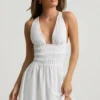 Rochie mini Kaelis cu decolteu adânc și spate încrucișat, albă