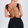 Rochie mini Kalista cu decupaj adânc, de culoare neagră